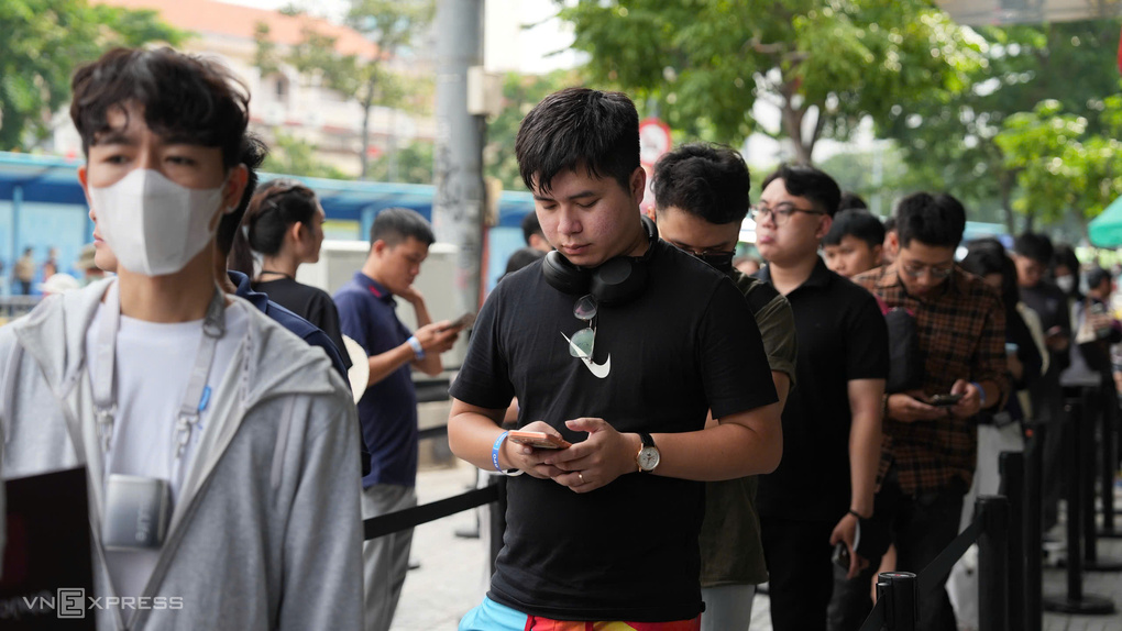 Người Việt chi hơn 1.500 tỷ đồng mua iPhone 18 Pro Max, 18 Pro ngày đầu