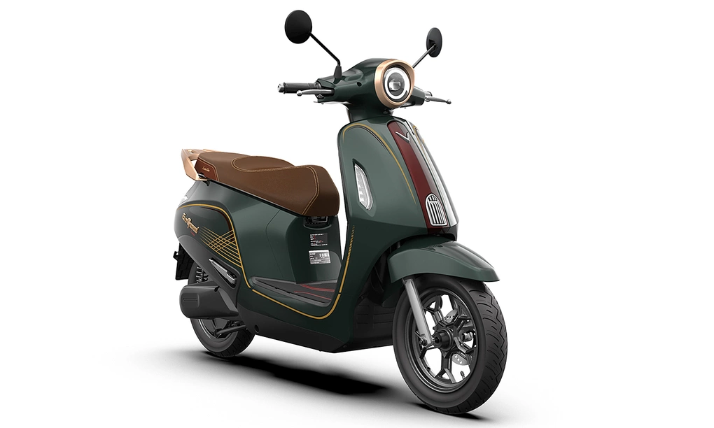 VinFast ra mắt xe máy điện đi 262 km một lần sạc