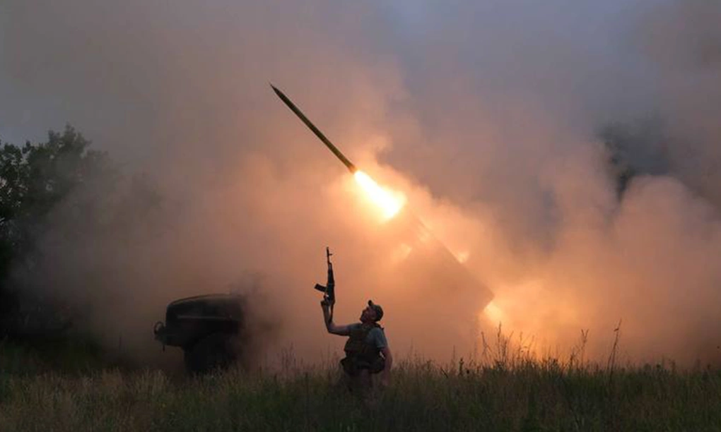 Pháo phản lực Ukraine khai hỏa nhằm vào vị trí Nga tại tỉnh Donetsk hồi tháng 6. Ảnh: Lữ đoàn Cơ giới Độc lập số 93 Ukraine