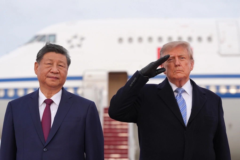 Chủ tịch Trung Quốc Tập Cận Bình (trái) và Tổng thống Mỹ Donald Trump tại căn cứ không quân Andrews ngày 23/9. Ảnh: AP