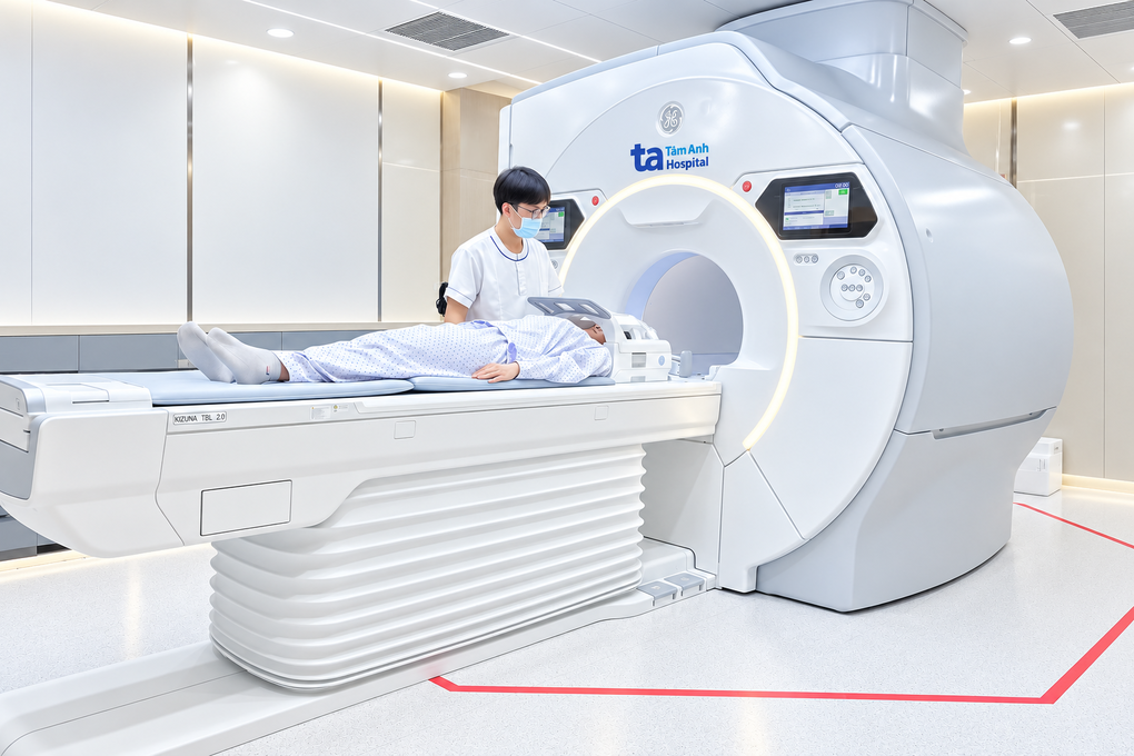 Kỹ thuật chụp DTI trên máy MRI 3 Tesla dựng hình các bó sợi thần kinh trong não, giúp bác sĩ đánh giá tương quan giữa khối u và vùng não cần bảo tồn. Ảnh: Bệnh viện Tâm Anh
