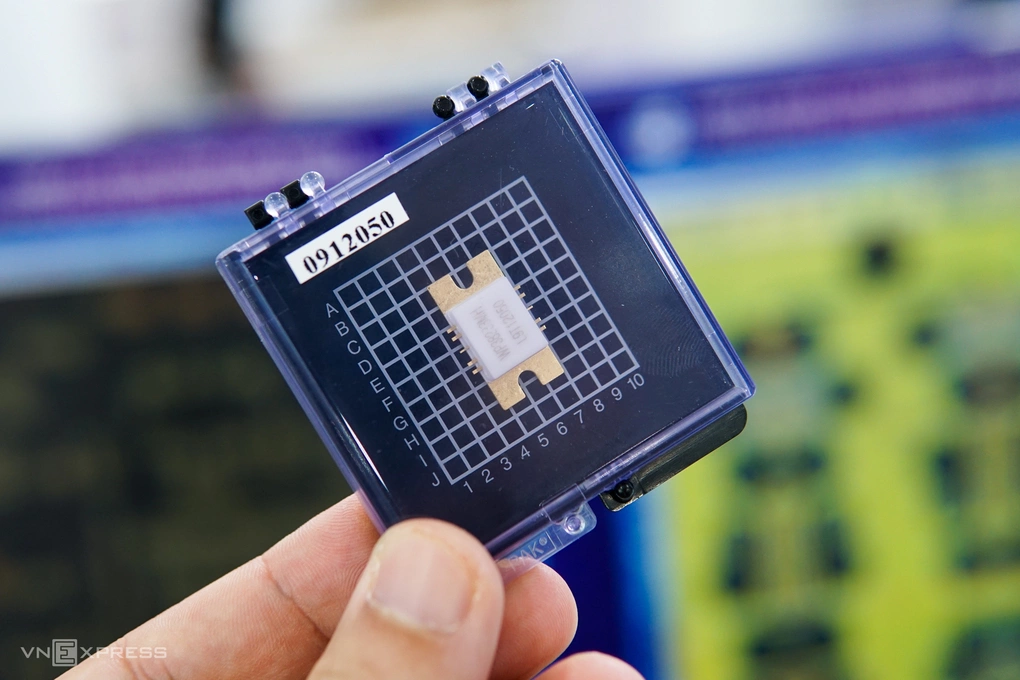 Một mẫu chip do Việt Nam thiết kế và trưng bày tại sự kiện đổi mới sáng tạo tháng 10/2023. Ảnh: Lưu Quý