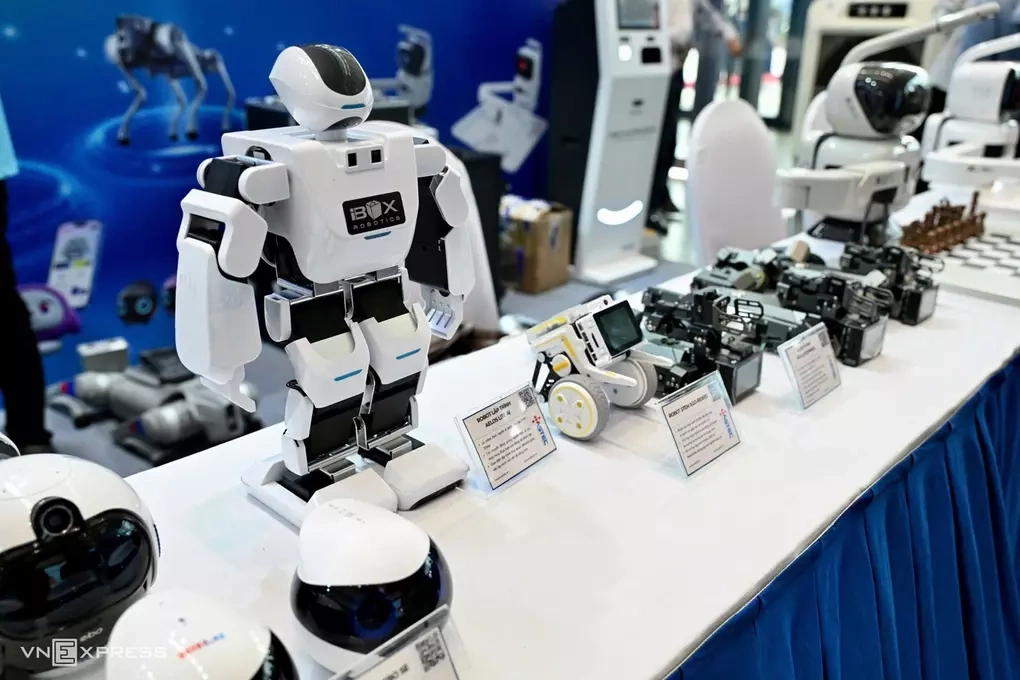 Gian hàng của Astec, đơn vị phân phối các giải pháp robot tại Việt Nam, tại Lễ hưởng ứng Ngày hội Đổi mới sáng tạo quốc gia ngày 4/10. Ảnh: Giang Huy - Lưu Quý