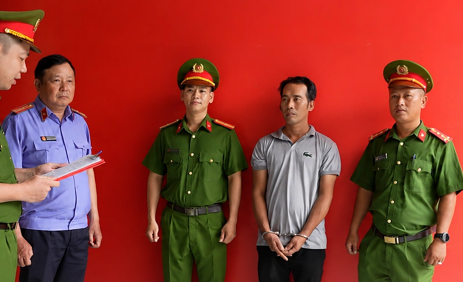 Lưu Thanh Bình tại cơ quan điều tra. Ảnh: Công an TP HCM