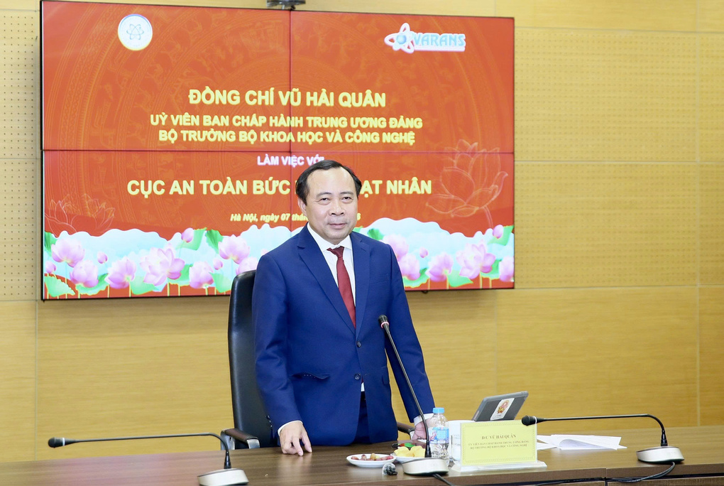 Bộ trưởng Vũ Hải Quân tại buổi làm việc với Cục An toàn bức xạ và hạt nhân chiều 7/10. Ảnh: Varans