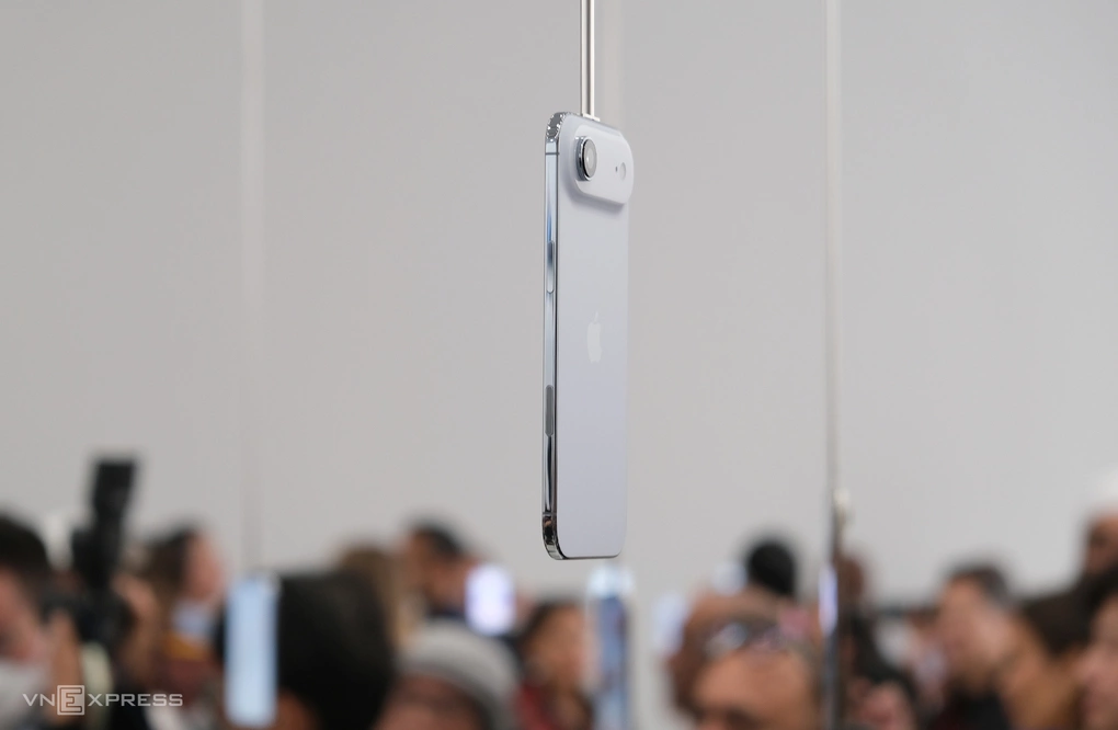 Actual photos of iPhone 17 Air at the launch ceremony. Photo: Tuan Hung