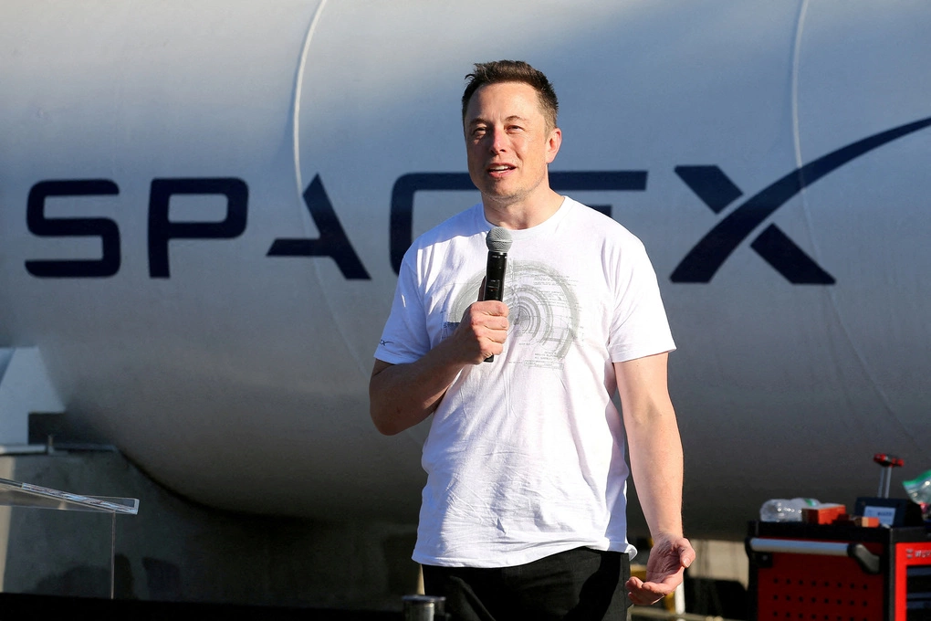 Elon Musk phát biểu tại sự kiện của SpaceX tại bang California hồi năm 2017. Ảnh: Reuters