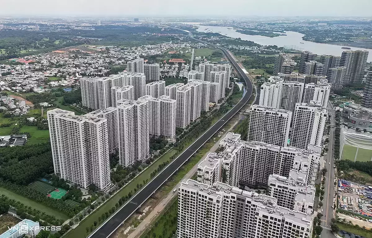 Vành đai 3 TP HCM trên cao đi qua khu đô thị Vinhomes Grand Park - một trong những hạ tầng giao thông khung của TP HCM, tháng 8/2026. Ảnh: Quỳnh Trần