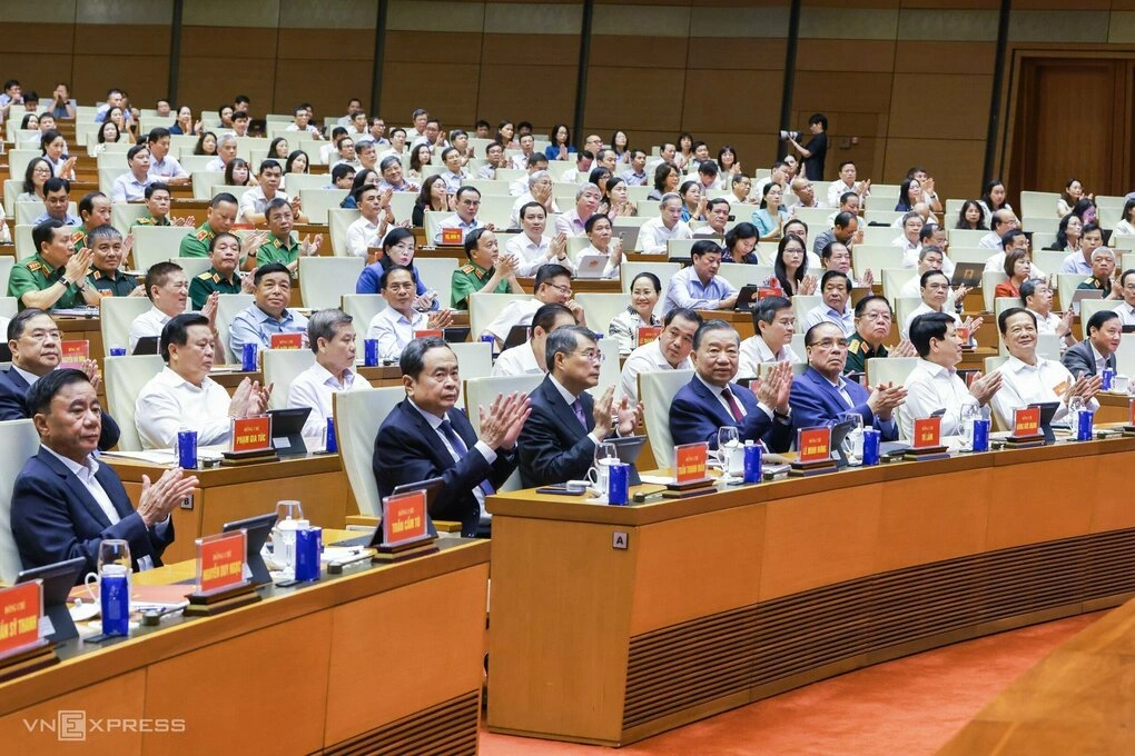 Lãnh đạo, nguyên lãnh đạo Đảng, Nhà nước, và các đại biểu dự hội nghị quán triệt Nghị quyết tại hội trường Diên Hồng, Nhà Quốc hội. Ảnh: Giang Huy
