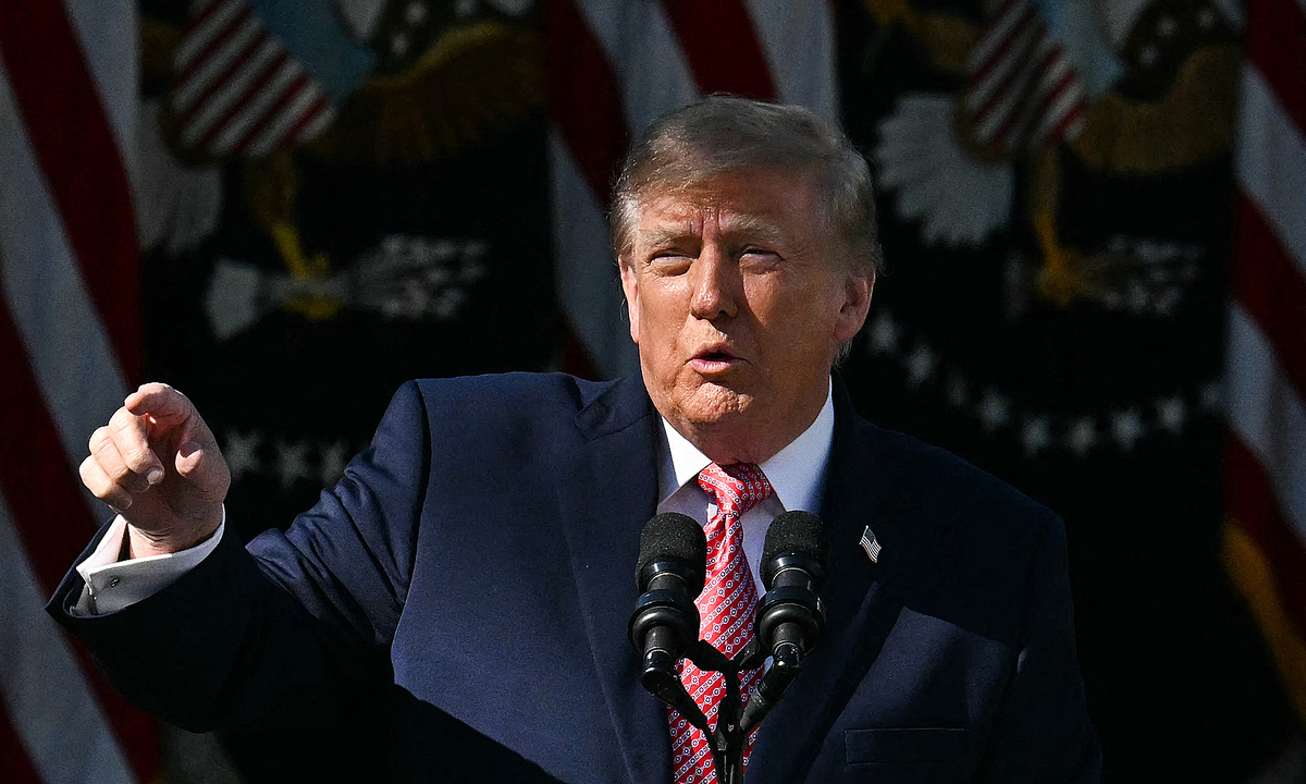 Ông Trump 'bực bội' vì cáo buộc gây tổn hại cho Ukraine