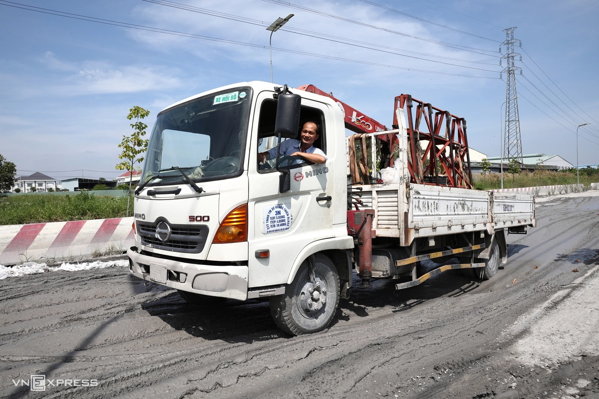 'Ổ voi' bủa vây đường vào khu công nghiệp ở Tây Ninh