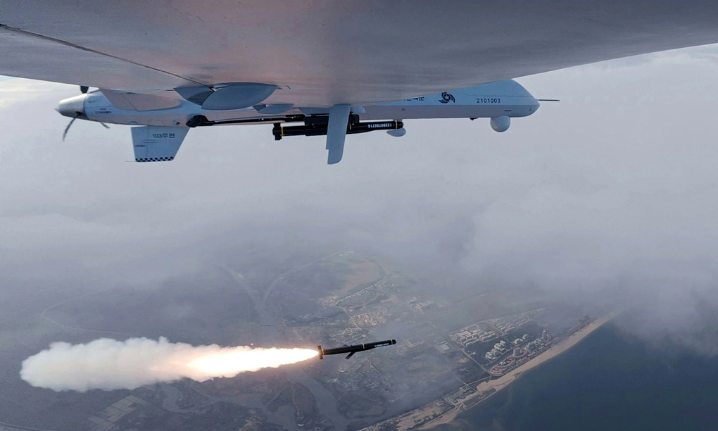 UAV Triều tiên phóng tên lửa trong màn trình diễn ngày 29/10. Ảnh: KCNA